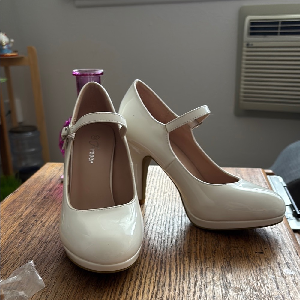 New Sexy White Mary Jane Heels - Picture 2 of 7